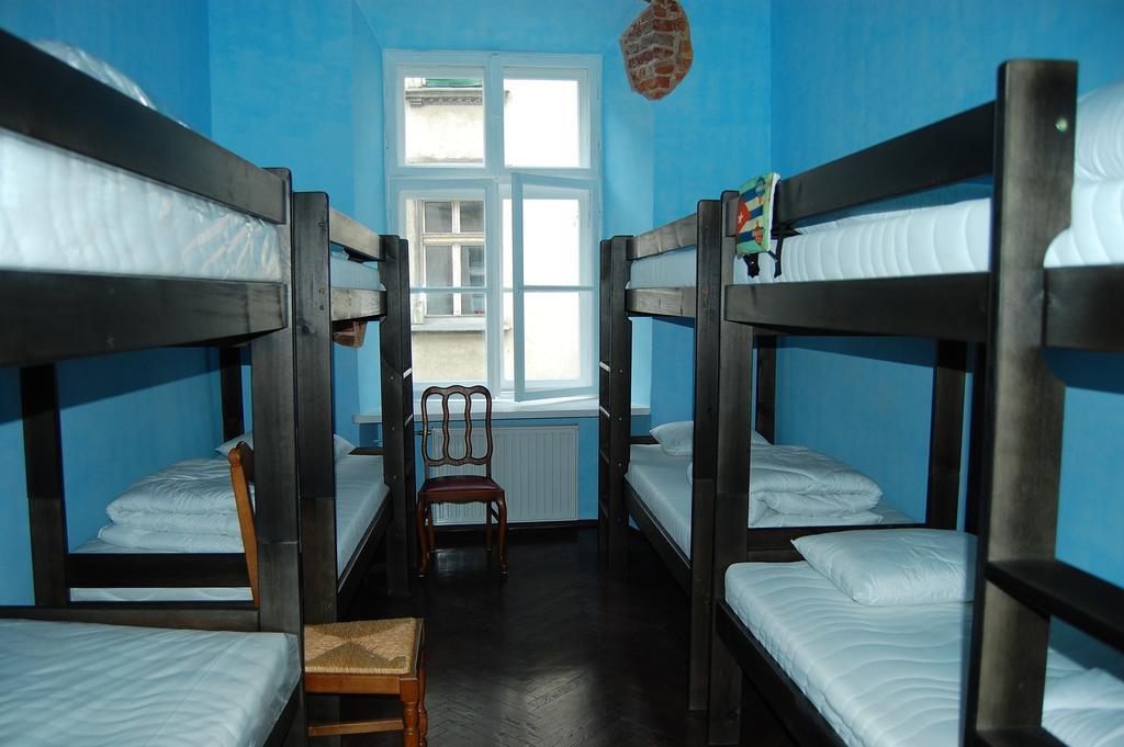 The Little Havana Party Hostel Krakow Bilik gambar